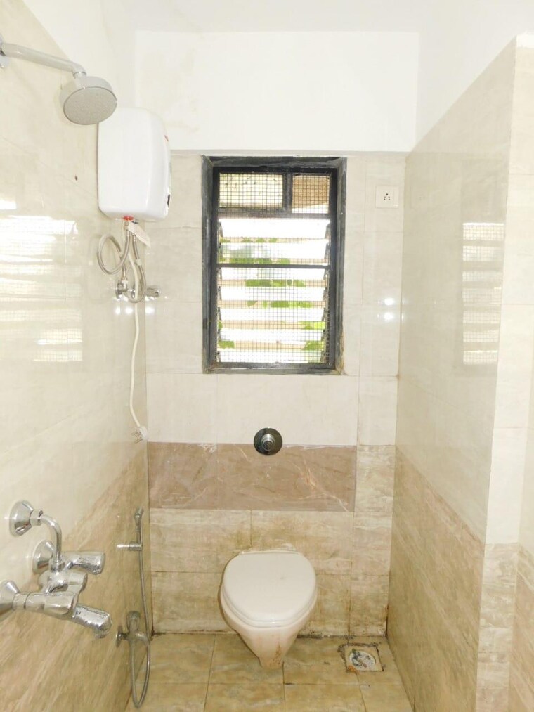 Bathroom, ever-top-apartment 3 Bedroom 1350 Sq.Ft. Apartment In Andheri West Mumbai 9624991