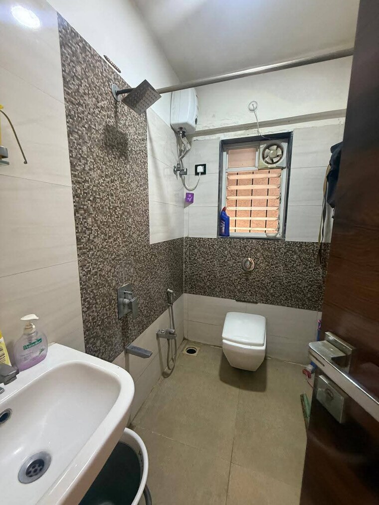 Attached Bathroom, azad nagar 3 Bedroom 989 Sq.Ft. Apartment In Azad Nagar Mumbai 9625011