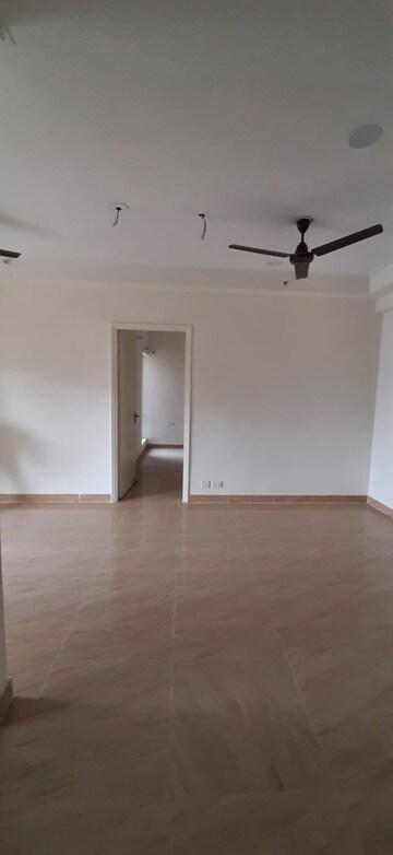 Room in 2 BHK Apartment at Gaur City 2 - 14th Avenue, Sector 16c Greater Noida – for Rent