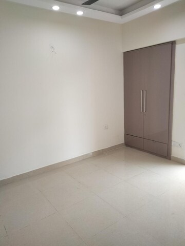 Room in 3 BHK Apartment at 3C Lotus Zing, Sector 168 – for Rent