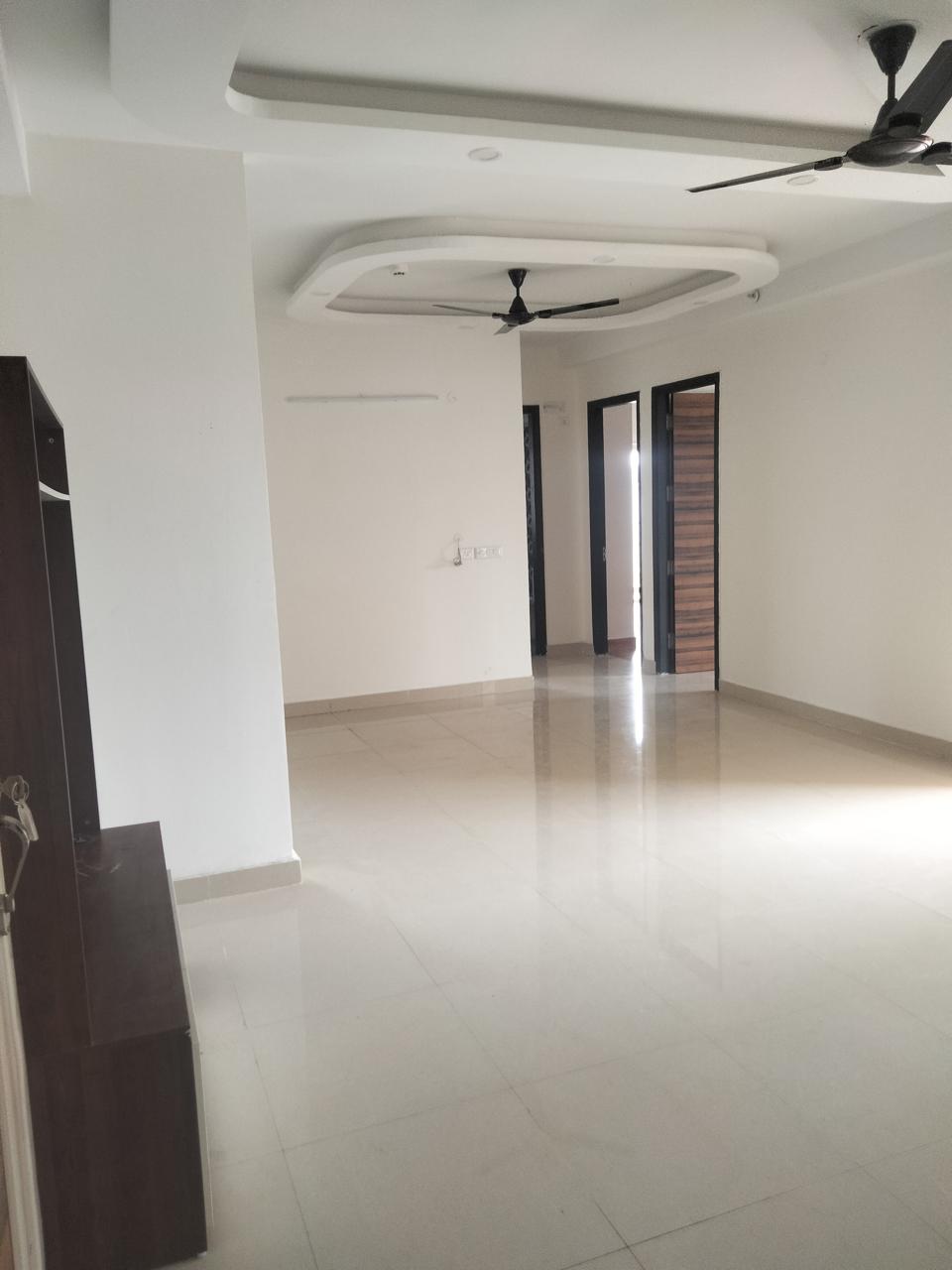 3 BHK + Extra Room Apartment For Rent in 3C Lotus Zing
