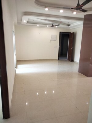 Room in 3 BHK Apartment at 3C Lotus Zing, Sector 168 – for Rent