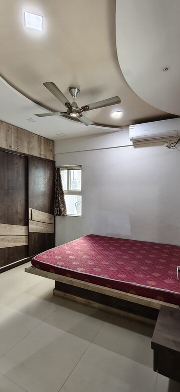 Bedroom in 2 BHK Apartment at Wadgaon Sheri – for Rent