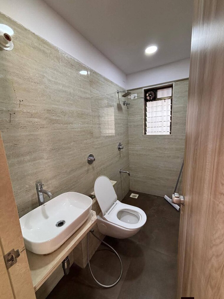 Bathroom, andheri west 2 Bedroom 700 Sq.Ft. Apartment In Andheri West Mumbai 9625032