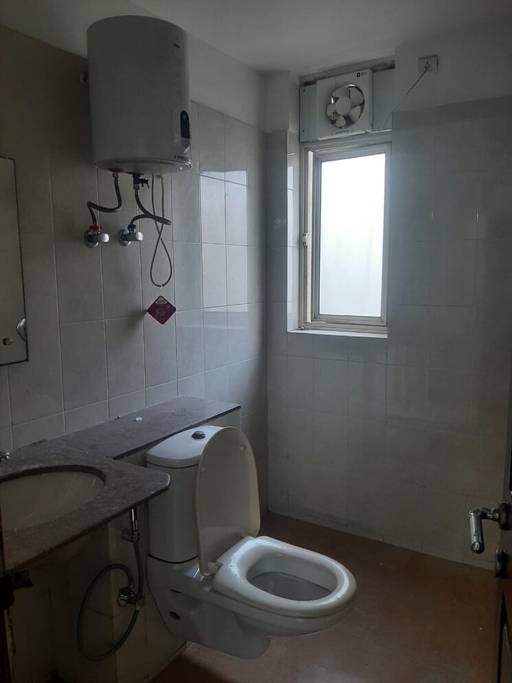 Bathroom, kohli-one-malibu-town 4 Bedroom 4200 Sq.Ft. Builder Floor In Sector 47 Gurgaon 9625046
