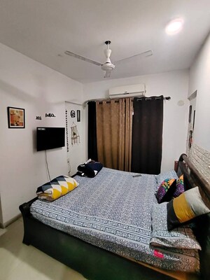 Bedroom in 1 BHK Apartment at Andheri West – for Rent