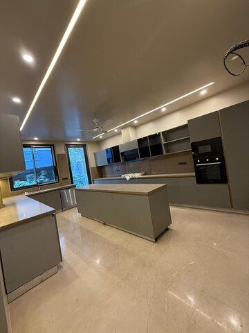 Staircase in 3 BHK Builder Floor at Unitech South City 1, South City 1 – for Sale