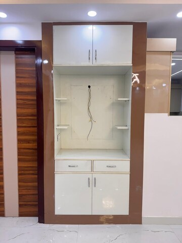 Furnished Amenities in 3 BHK Builder Floor at Vipin Garden – for Sale