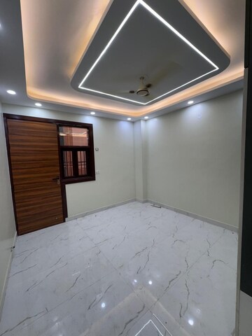 Room in 3 BHK Builder Floor at Vipin Garden – for Sale