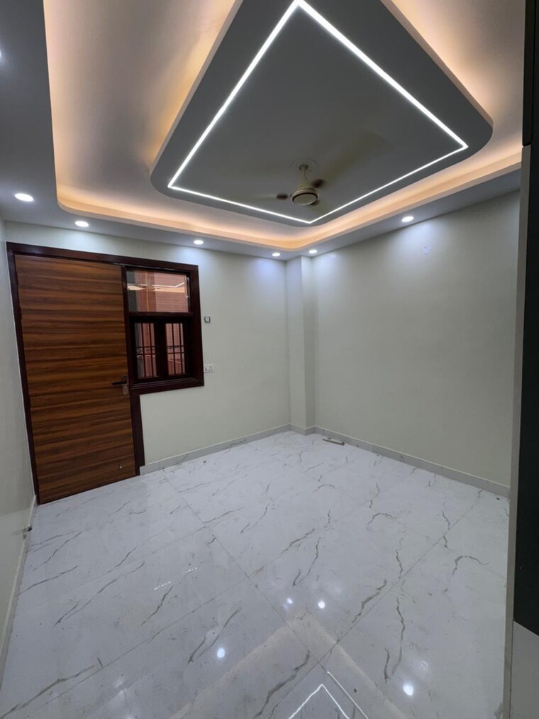 Room, vipin garden 3 Bedroom 130 Sq.Yd. Builder Floor In Vipin Garden Delhi 9625070