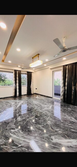 Room in 4 BHK Builder Floor at Empire Floors, Sector 57 – for Sale