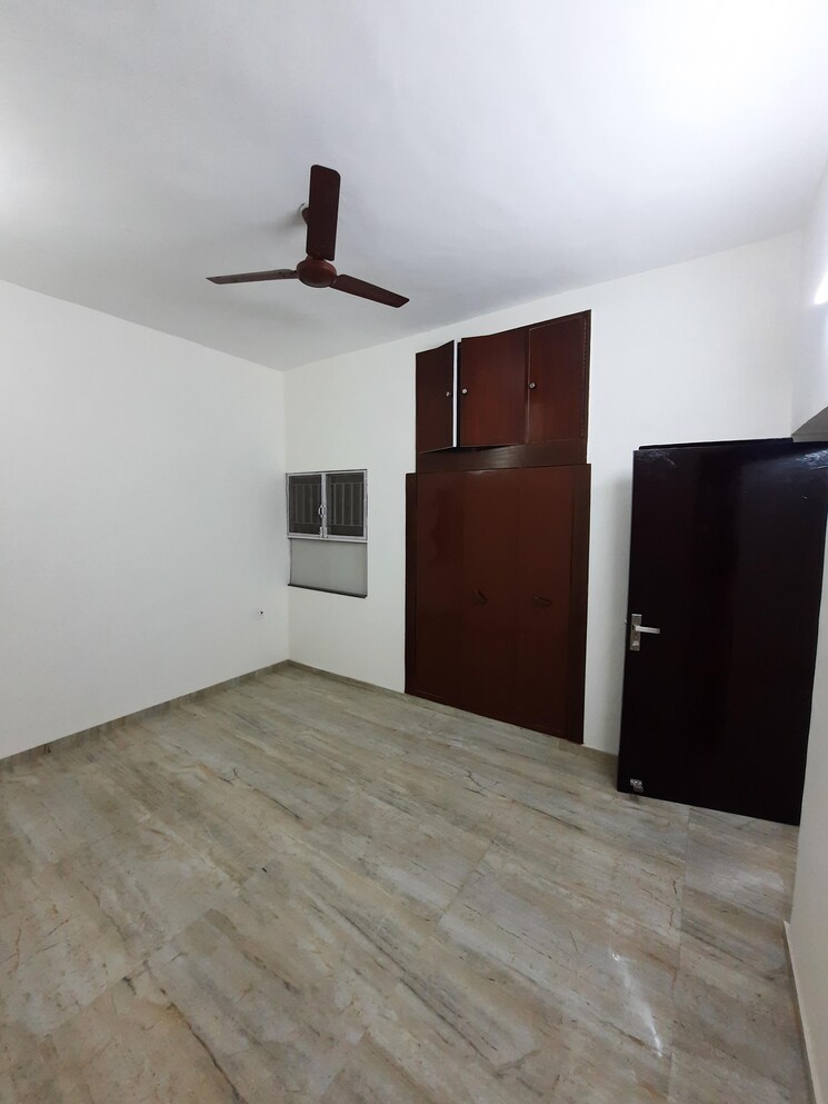 Room, east of kailash 3 Bedroom 1600 Sq.Ft. Builder Floor In East Of Kailash Delhi 9625077