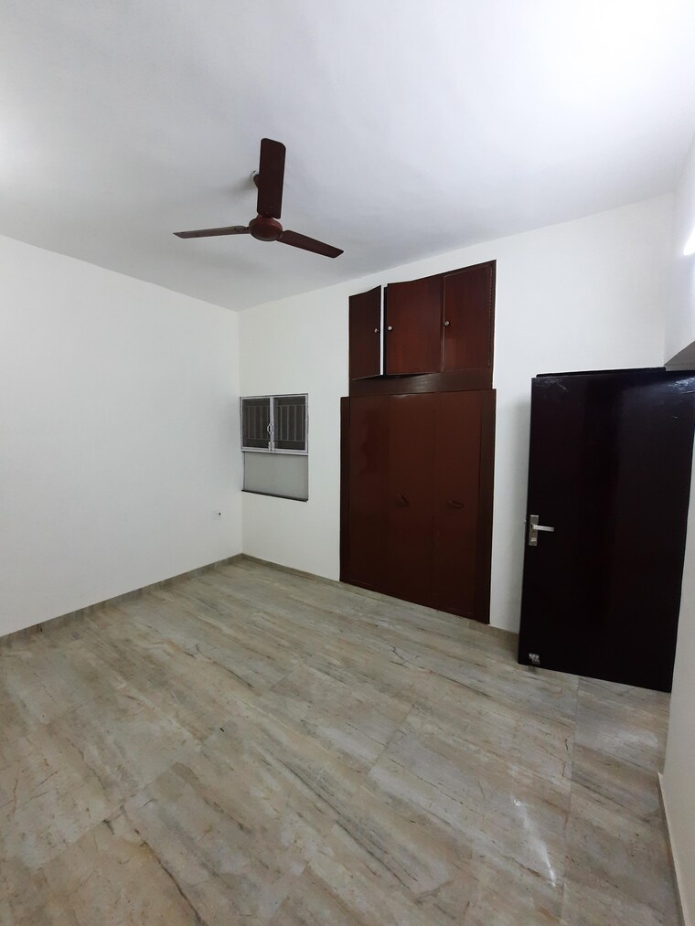 Room, east of kailash 3 Bedroom 1600 Sq.Ft. Builder Floor In East Of Kailash Delhi 9625077