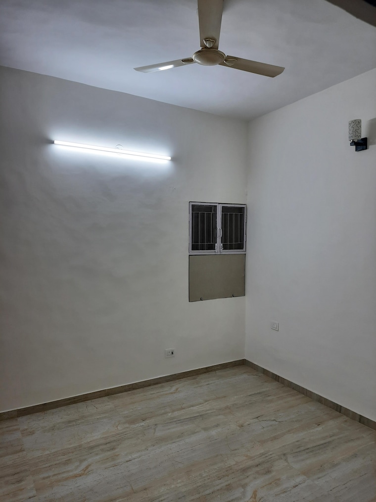 Room, east of kailash 3 Bedroom 1600 Sq.Ft. Builder Floor In East Of Kailash Delhi 9625077