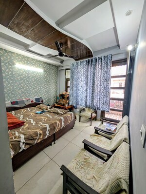 Team Area in 3 BHK Builder Floor at Guru Nanak Enclave, Dhakoli – for Sale