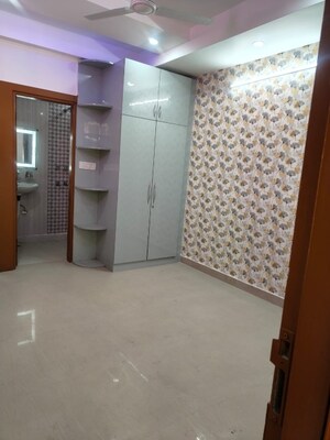 Room in 3 BHK Apartment at Palam Colony – for Rent