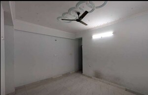 Room in 3 BHK Apartment at Gomti Nagar – for Rent