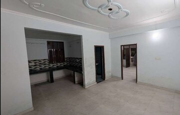 Living Room in 3 BHK Apartment at Gomti Nagar – for Rent