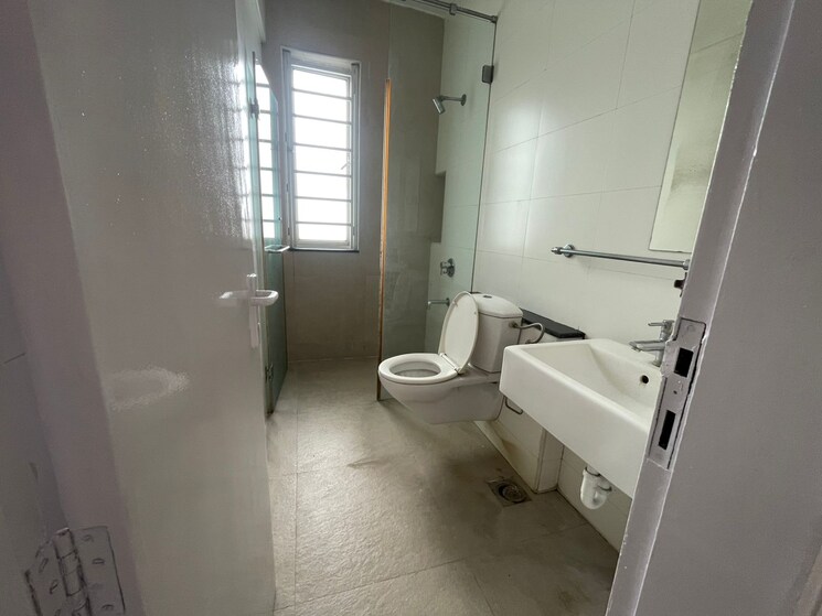 Bathroom, sheth-vasant-lawns 3 Bedroom 1500 Sq.Ft. Apartment In Laxmi Nagar Thane 9625112