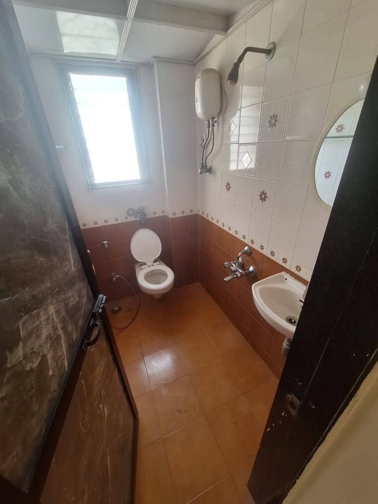 Attached Bathroom, azad nagar 2 Bedroom 700 Sq.Ft. Apartment In Azad Nagar Mumbai 9625126