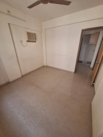 Room in 2 BHK Apartment at Azad Nagar – for Rent