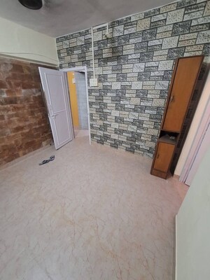 Room in 2 BHK Apartment at Andheri West – for Rent