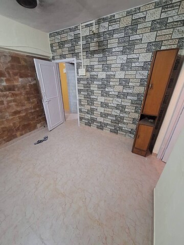 Room in 2 BHK Apartment at Andheri West – for Rent