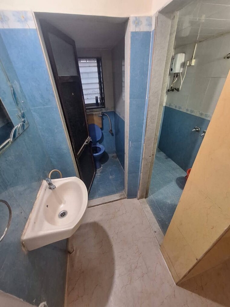 Attached Bathroom, andheri west 2 Bedroom 700 Sq.Ft. Apartment In Andheri West Mumbai 9625132