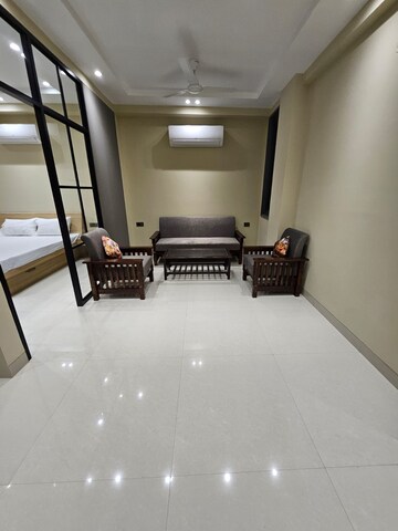 Team Area in 1 BHK Builder Floor at Central Park I, Sector 42 – for Rent