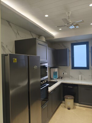 Kitchen in 3 BHK Builder Floor at Dlf Phase ii – for Rent