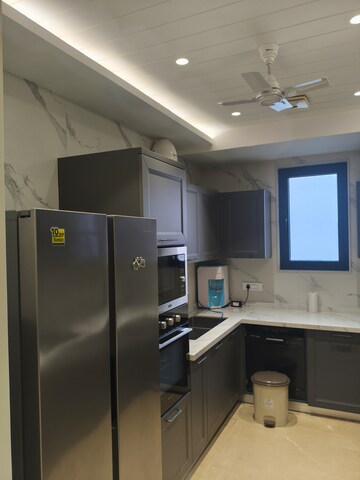 Kitchen in 3 BHK Builder Floor at Dlf Phase ii – for Rent