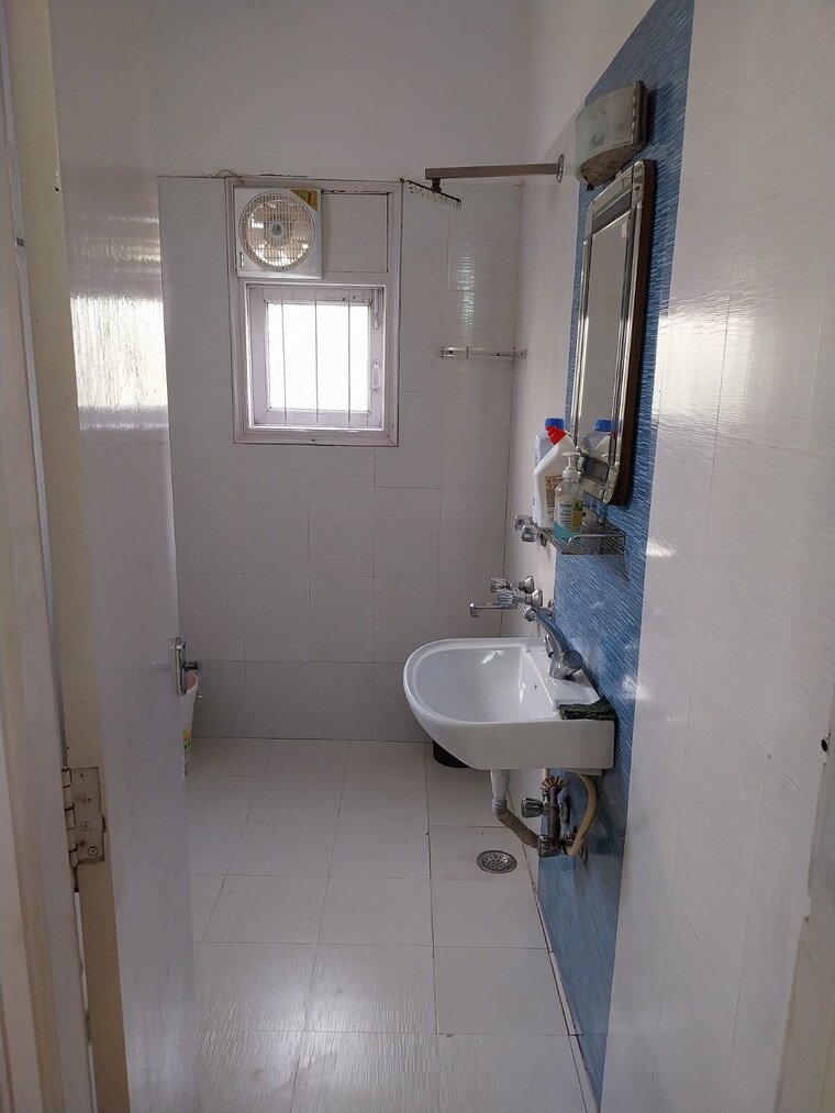 Bathroom, saket 3 Bedroom 2500 Sq.Ft. Apartment In Saket Delhi 9625165