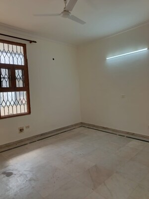 Room in 2 BHK Builder Floor at Ardee Mall, Sector 52 – for Sale