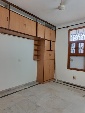 Room in 2 BHK Builder Floor at Ardee Mall, Sector 52 – for Sale