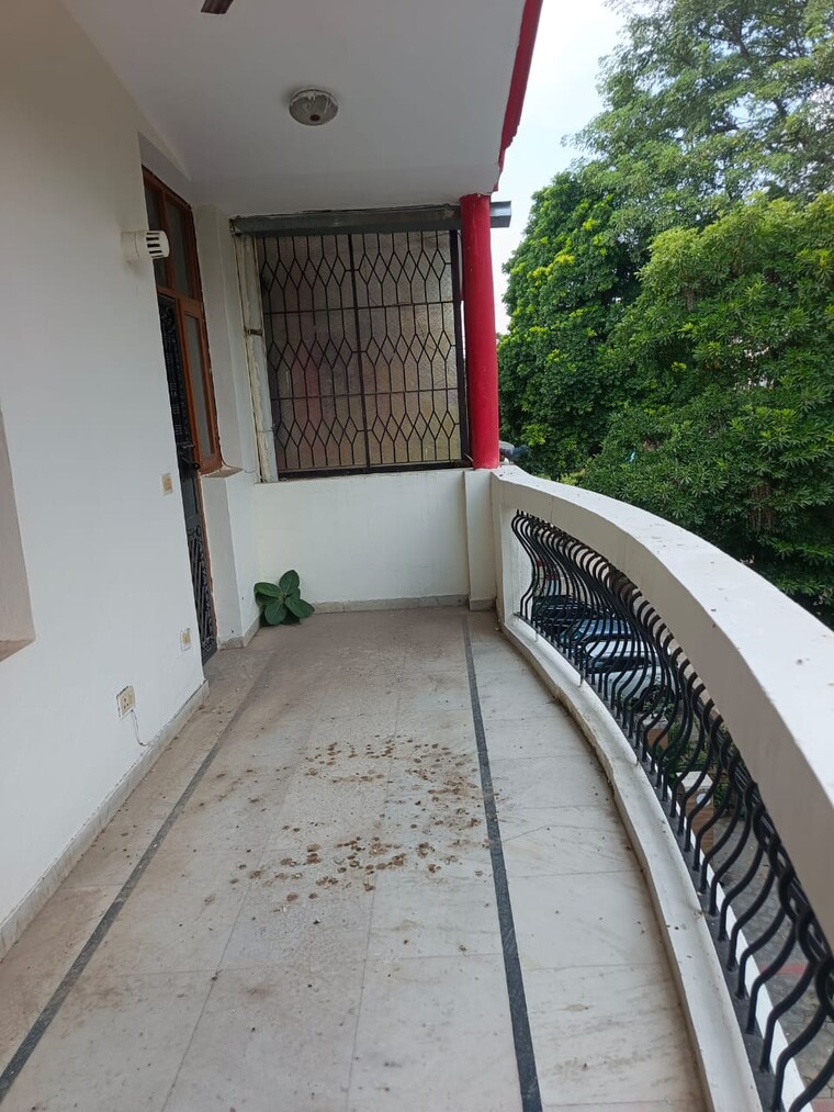 Balcony, ardee-mall 2 Bedroom 192 Sq.Yd. Builder Floor In Sector 52 Gurgaon 9625195