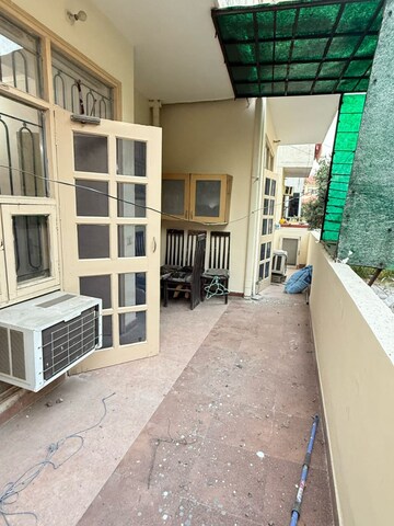 Balcony in 3 BHK Builder Floor at SS Mayfield Gardens, Sector 51 – for Rent