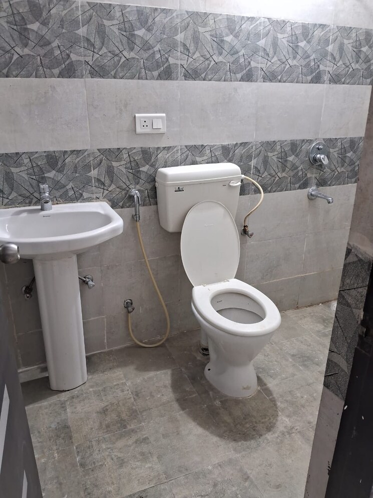 Bathroom, omega-green-park 3 Bedroom 1580 Sq.Ft. Apartment In Faizabad Road Lucknow 9625225
