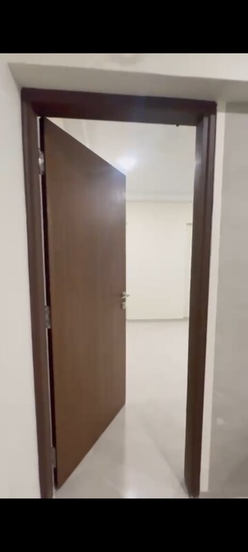 Room in 1 BHK Apartment at Ghatkopar East – for Rent