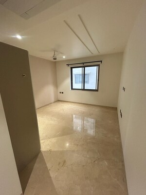 Room in 3.5 BHK Apartment at Sri Fortune One, Banjara Hills – for Rent