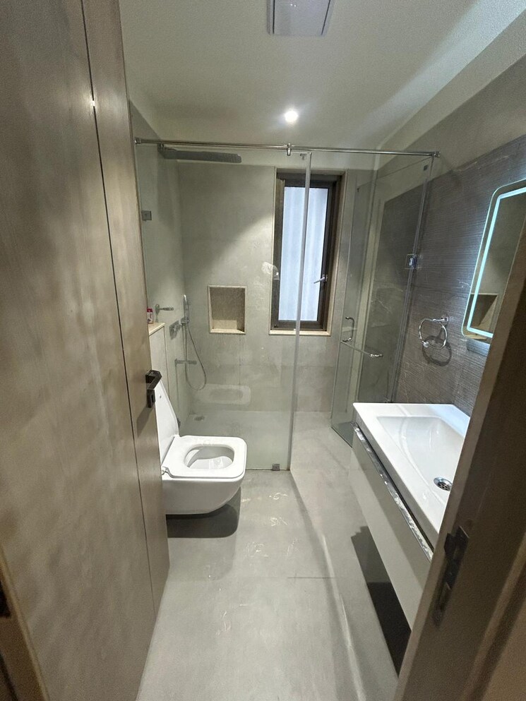 Bathroom, sri-fortune-one 3.5 Bedroom 3150 Sq.Ft. Apartment In Banjara Hills Hyderabad 9625276