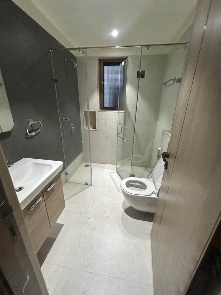 Bathroom, sri-fortune-one 3.5 Bedroom 3150 Sq.Ft. Apartment In Banjara Hills Hyderabad 9625276