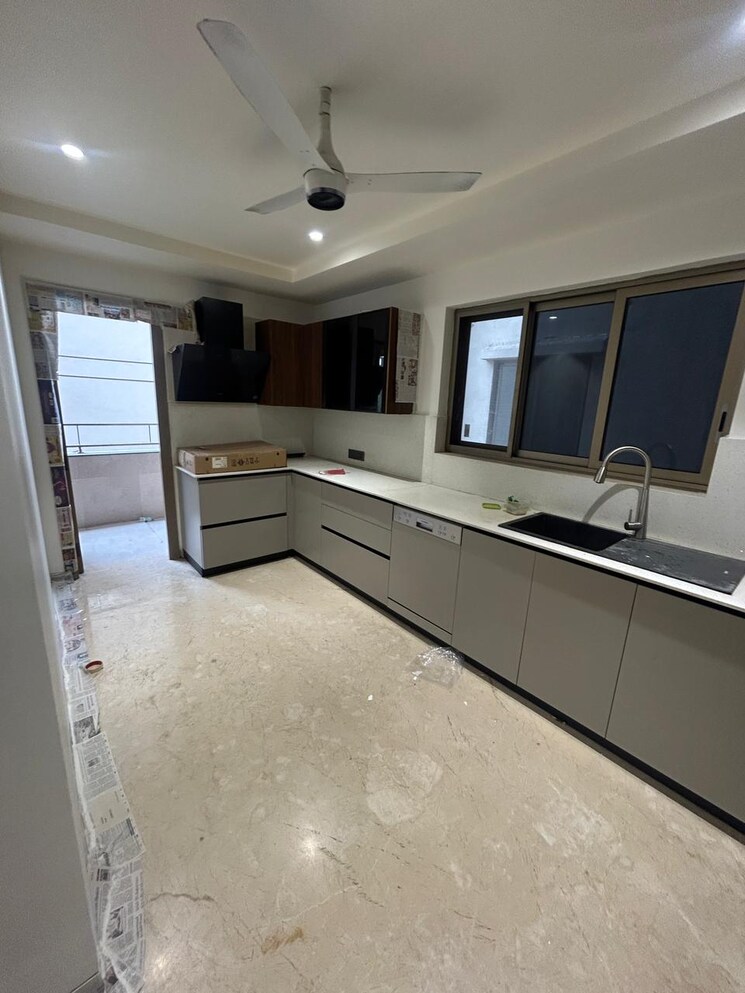 Kitchen, sri-fortune-one 3.5 Bedroom 3150 Sq.Ft. Apartment In Banjara Hills Hyderabad 9625276