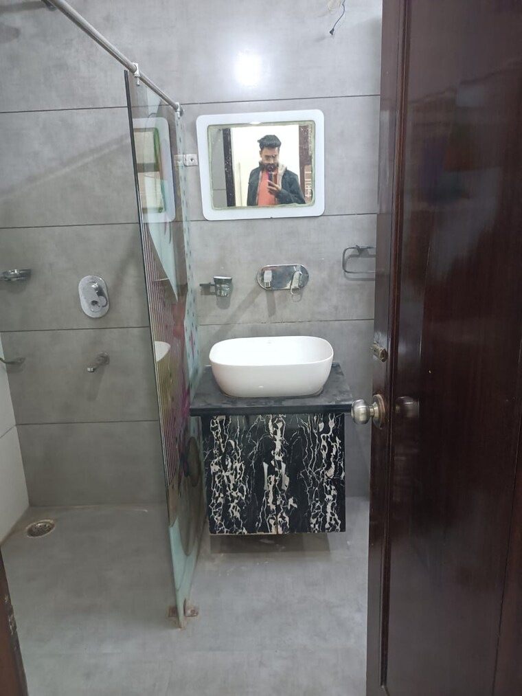 Bathroom, ramprastha colony 3 Bedroom 2000 Sq.Ft. Builder Floor In Ramprastha Colony Ghaziabad 9625311