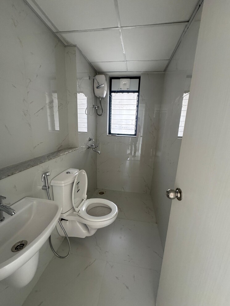 Bathroom, runwal-gardens-phase-i 3 Bedroom 908 Sq.Ft. Apartment In Dombivli East Thane 9625310