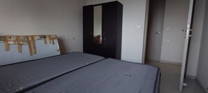 Room in 2 BHK Apartment at Hiranandani Fortune City, New Panvel – for Rent