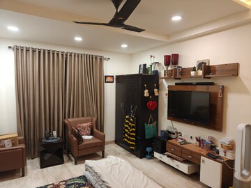 Master Bedroom in 4 BHK Builder Floor at Gujranwala Town – for Sale