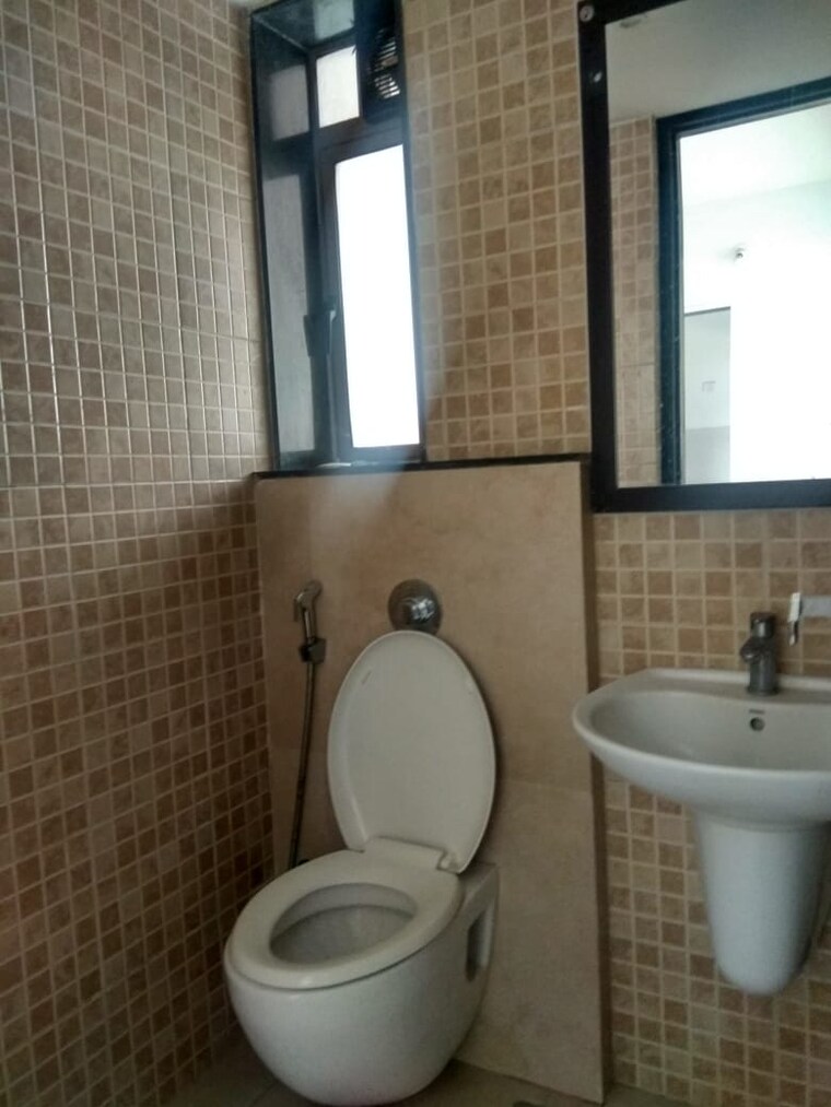 Bathroom, lodha-splendora 2 Bedroom 701 Sq.Ft. Apartment In Ghodbunder Road Thane 9625357