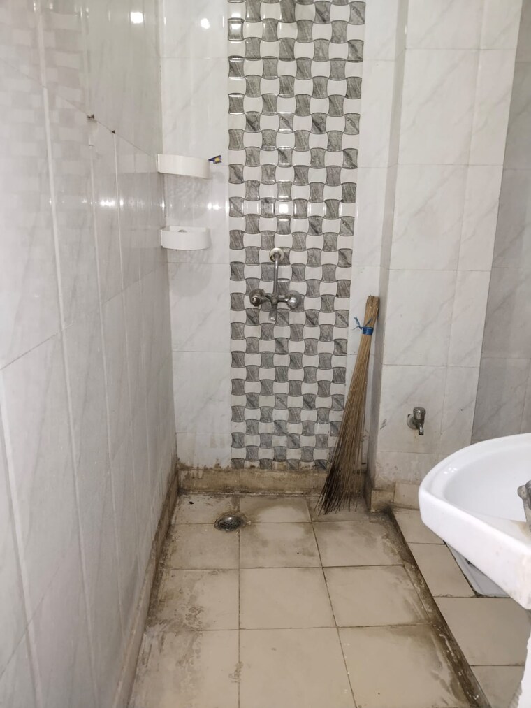 Bathroom, khirki extension 2 Bedroom 800 Sq.Ft. Apartment In Khirki Extension Delhi 9625360