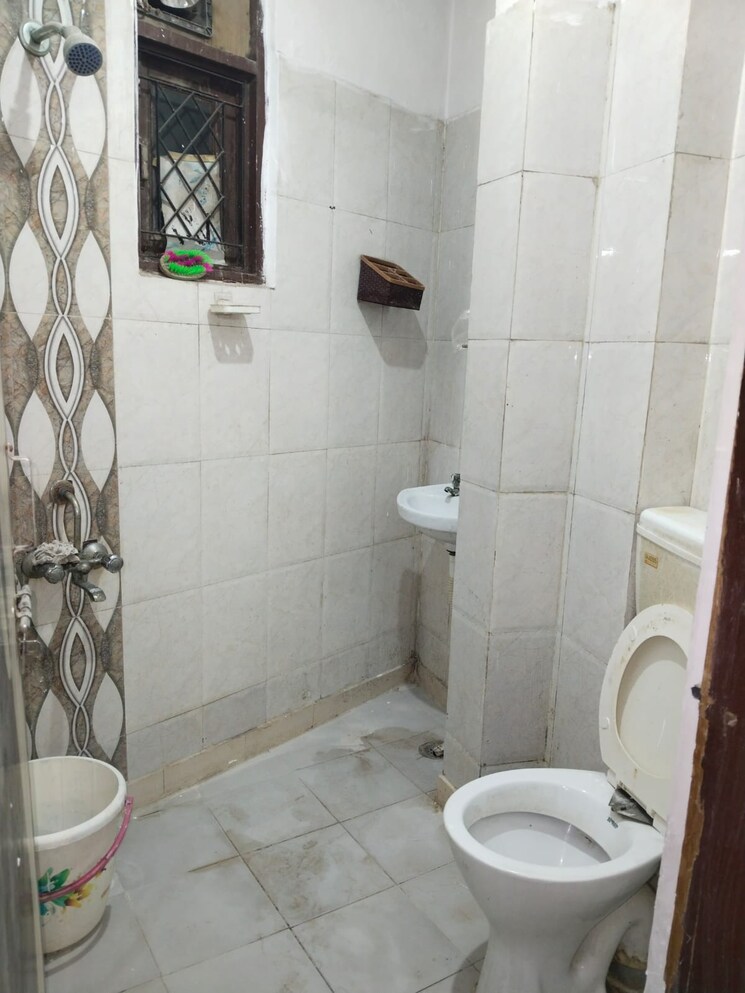 Bathroom, khirki extension 2 Bedroom 800 Sq.Ft. Apartment In Khirki Extension Delhi 9625360