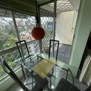 Team Area in 2 BHK Apartment at Santacruz East – for Sale